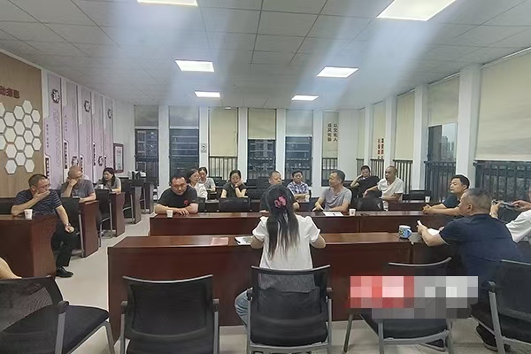 物业突然撤场，小区来了“红色管家团”