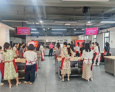 “焙”感温暖，凝聚“她”力量！雨花区妇联组织执委开展烘焙体验活动